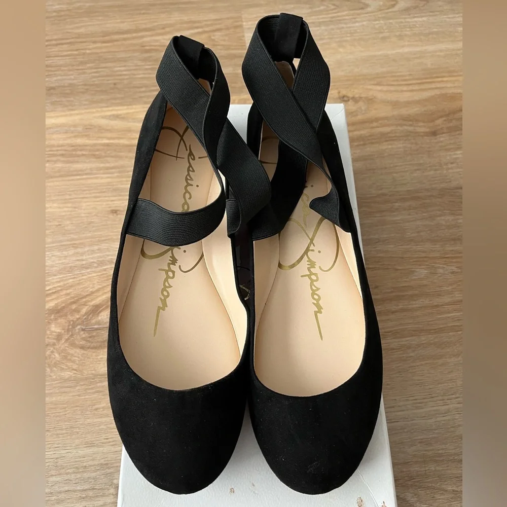 Jessica Simpson Black Flats with Elastic Straps - Picture 1 of 5